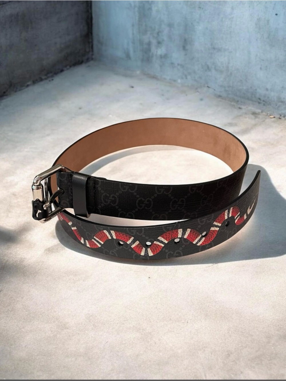 NWT Gucci Black Leather Belt with Red and White Snake Detail